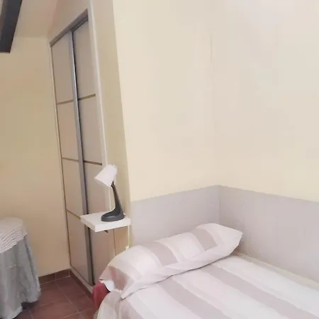 Charming House In With Terrace Geria