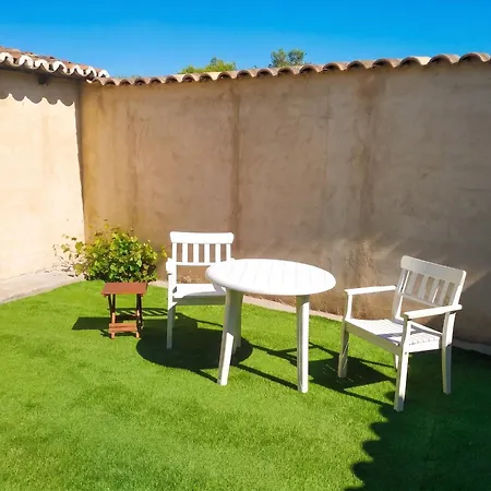 Charming House In With Terrace Geria